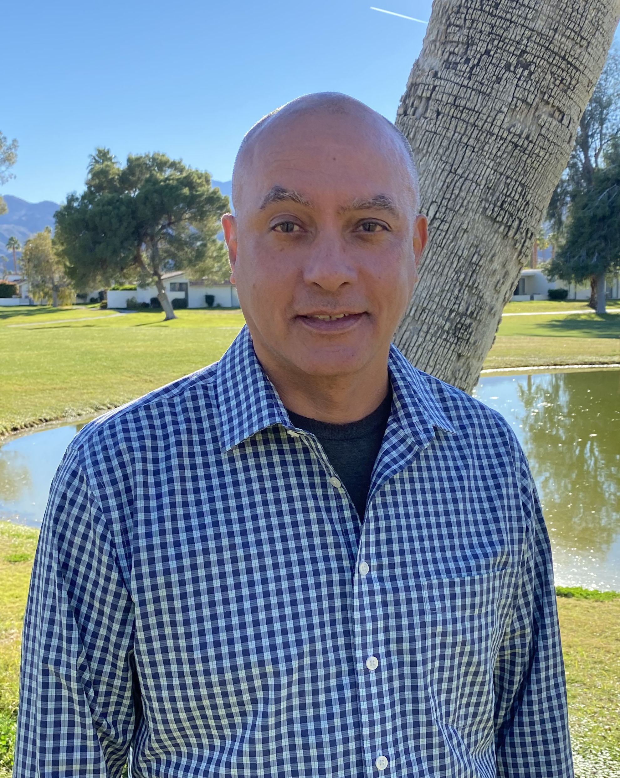 Andre selfie outside light.